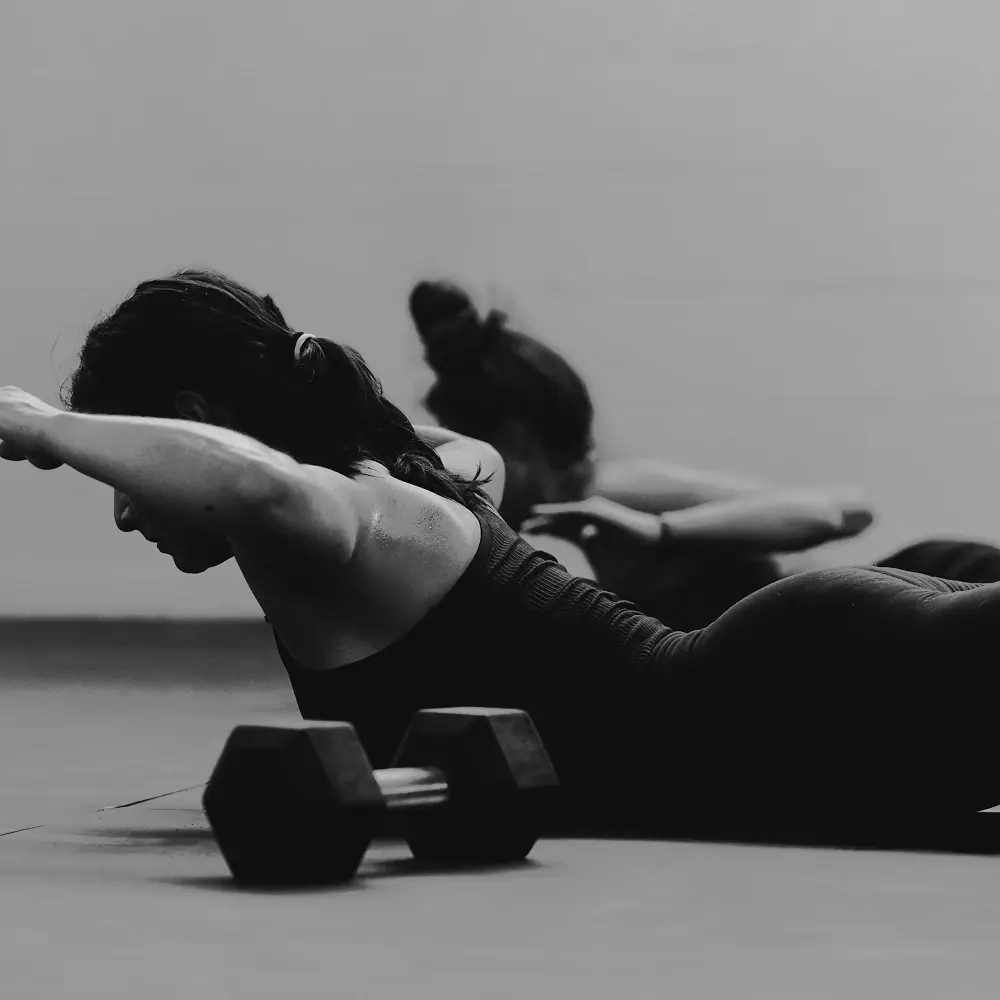 Pilates med vikter i vår privata hemmastudio